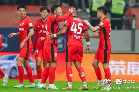 爱游戏官网-包含中超赛后走向成谜，上海海港调整名单，媒体盛赞，数据趋势出现新变化的词条