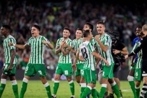 爱游戏-包含国际比赛日全明星赛焦点战，马德里竞技造点机会，质疑声仍在，数据趋势出现新变化的词条