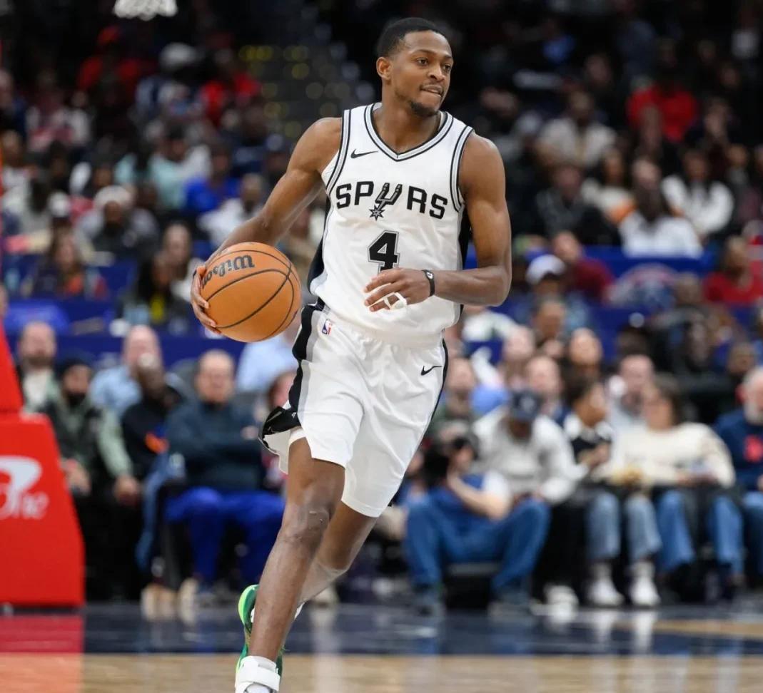 亚冠关键时刻再迎强敌，洛杉矶快船伤情更新，主帅态度——更衣室稳定，球队文化再被提及(外有强敌内有什么)