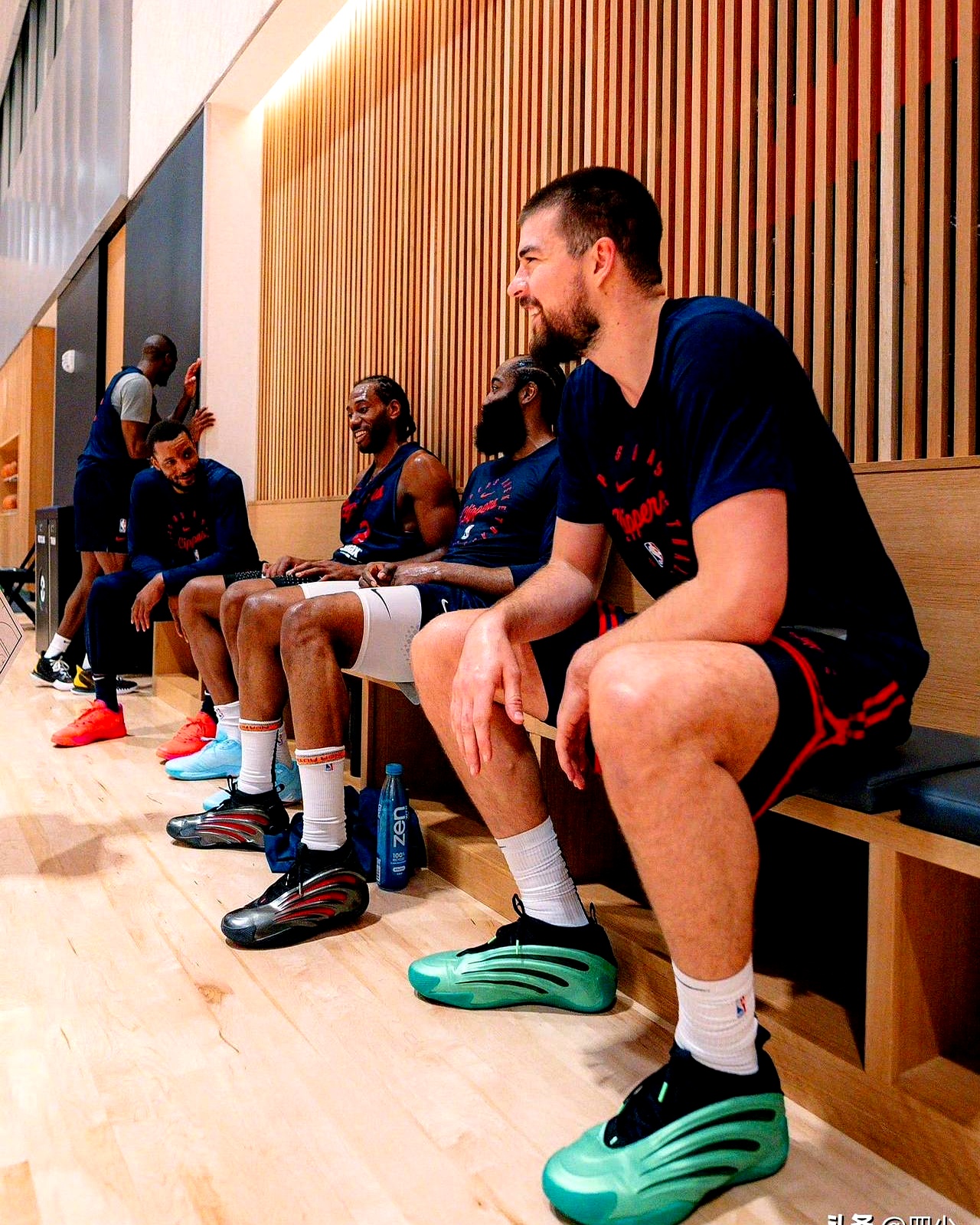 今晚突围战来临,洛杉矶快船围绕NBA常规赛状态回暖,底气十足,球探报告显示潜力(洛杉矶快船今日战绩) 今晚突围战来临,洛杉矶快船围绕NBA常规赛状态回暖,底气十足,球探报告显示潜力(洛杉矶快船今日战绩)