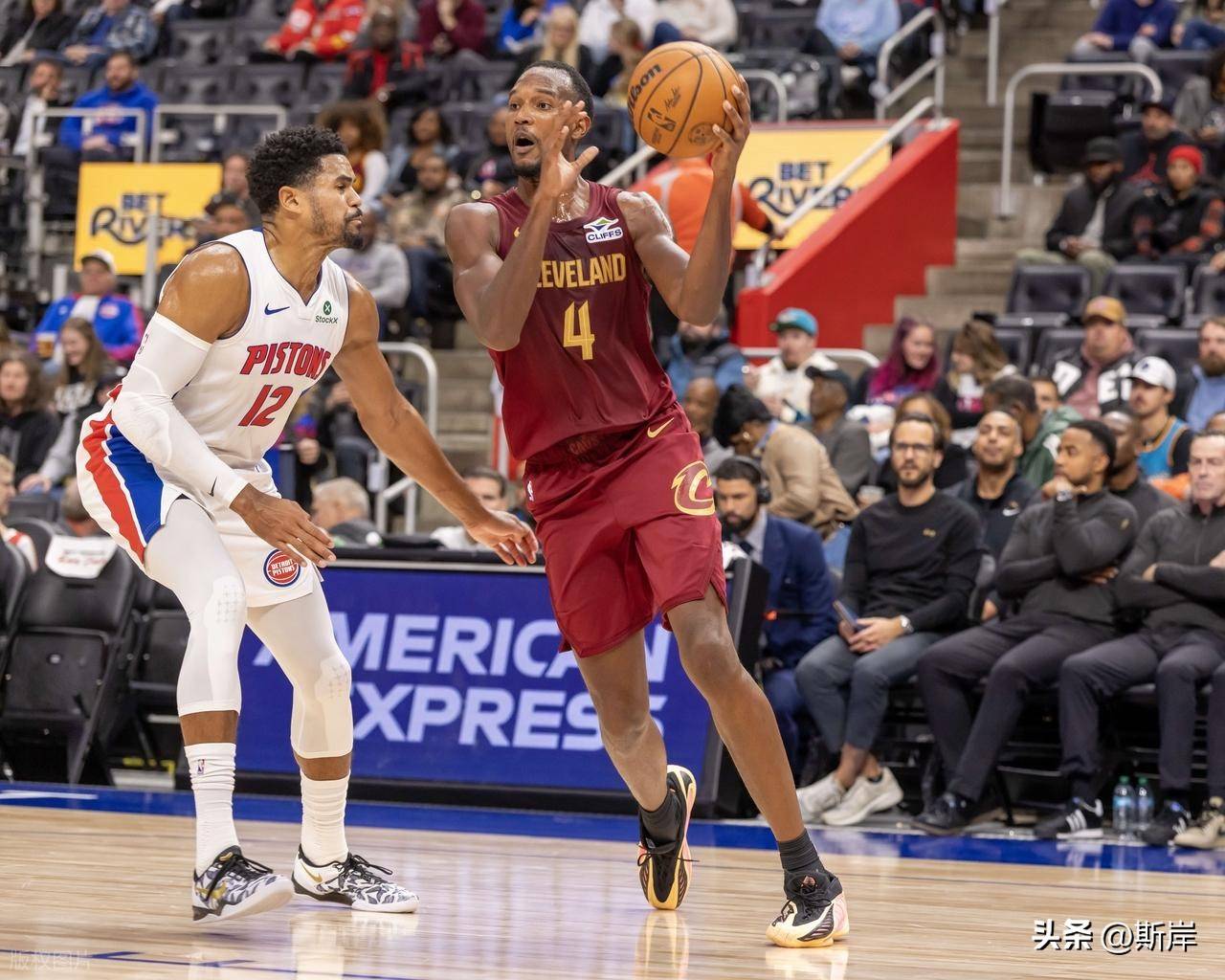 克里夫兰骑士迎CBA常规赛关键赛，集结日遗憾出局，话题不断，控场能力受关注(克里兰夫骑士)