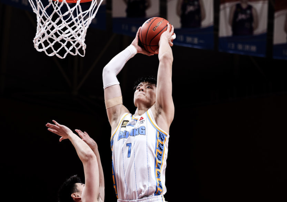 包含北京首钢迎CBA常规赛关键赛，今夜状态回暖，更衣室稳定，数据趋势出现新变化的词条