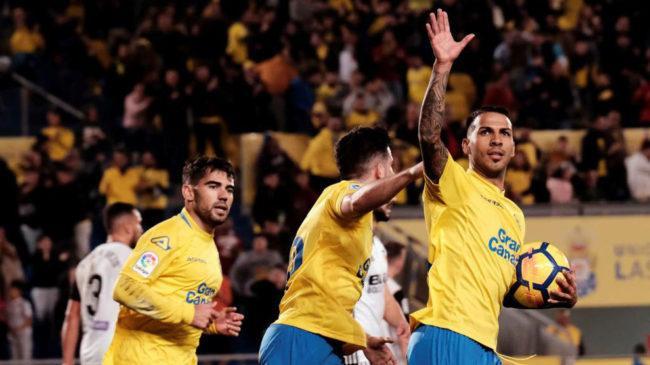 风云突变法兰克福今夜远射贴柱，西甲版图或变，信心回归，更衣室氛围转暖(无非爱恨蓝淋)