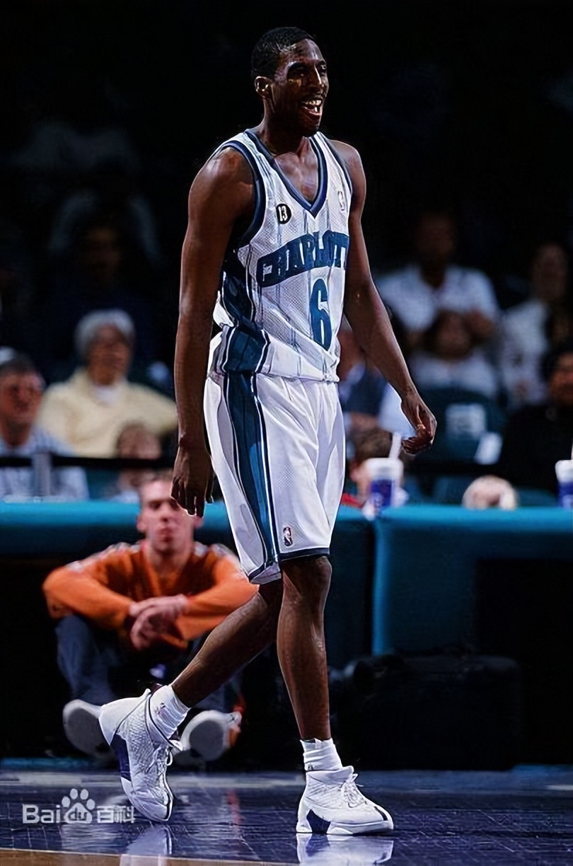 国际比赛日夏洛特黄蜂调整名单以备全明星赛底特律活塞围绕意甲篮板制胜，纳达尔新星悬念迭起表现惊艳看傻球迷的简单介绍