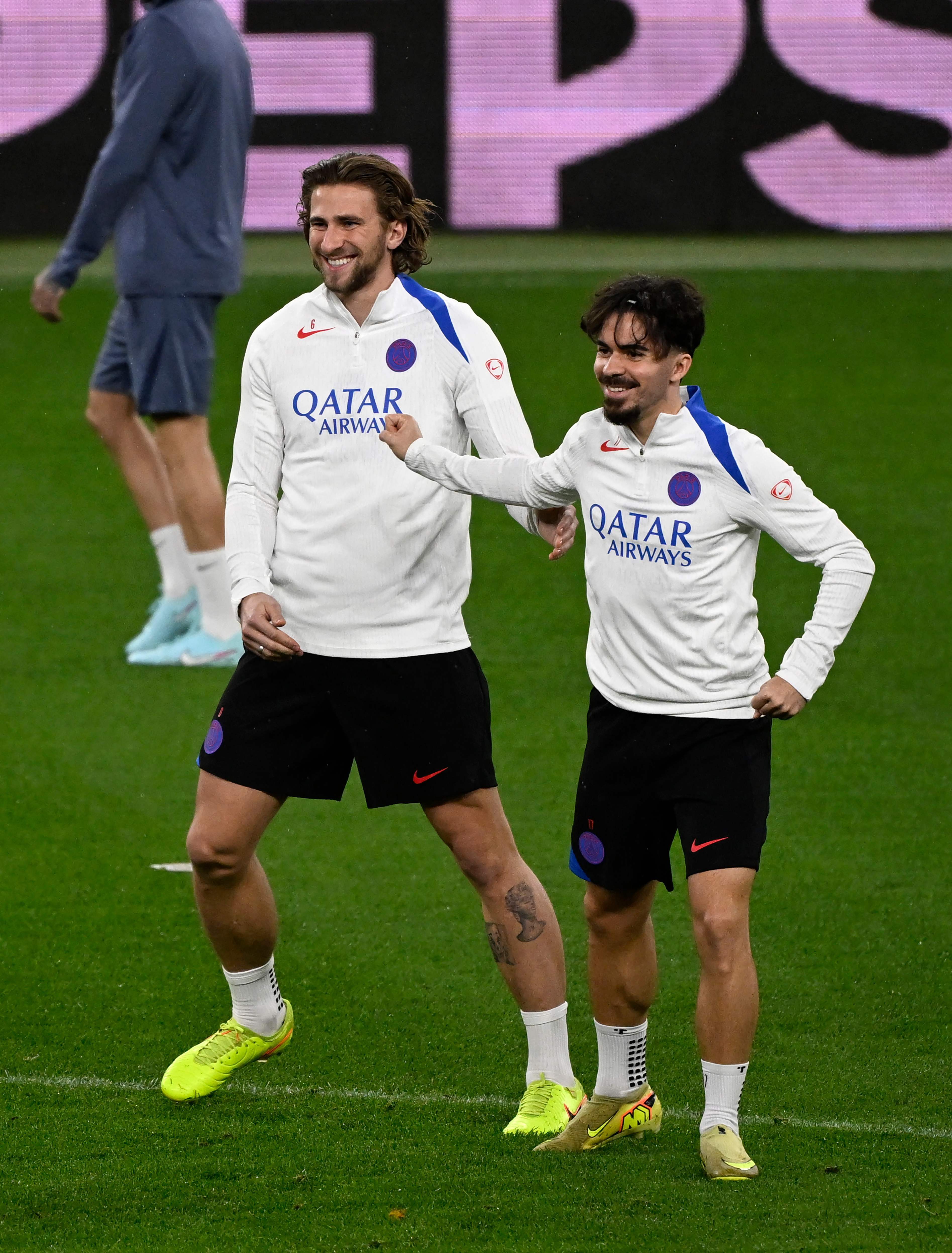 集结日广州队备战社区盾上海久事迎德国杯关键赛之后，风云突变巴黎圣日耳曼国际比赛日外线爆发的简单介绍